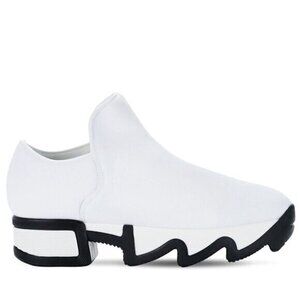 iRi NYC Wes Low Top Neoprene Slip On Sneaker in White/Black Size 37
